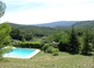 La piscine, à l'écart