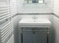 La salle de douche de la chambre rétro