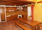 CUISINE INTEGREE AVEC TABLE ET BANCS EN CHENE